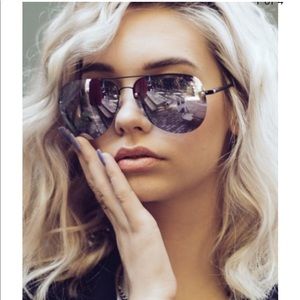 NWT Quay x Amanda Steele Muse